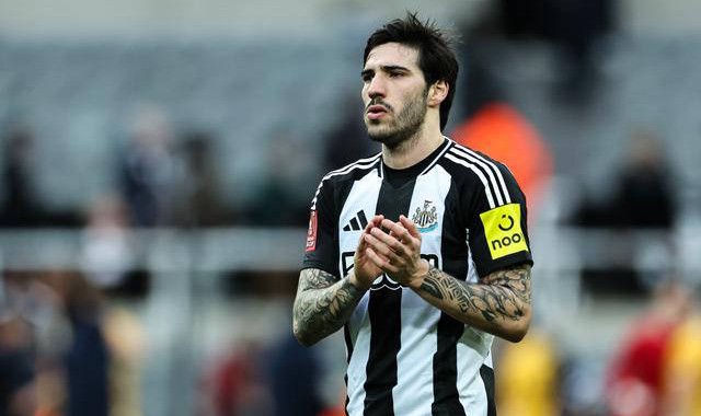 爆炸性转会消息！阿森纳瞄准英超顶级中场，若成功将打造无敌战队