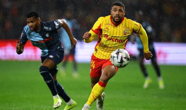 1-0，法甲争冠热门避免2连败，反超巴黎圣日耳曼队升至榜首