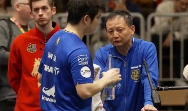 樊振东蛇年最后一战！德甲联赛赢1场输1场，单打逆转、双打惜败