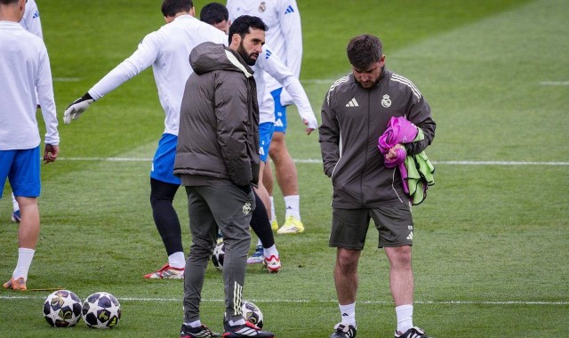 皇马完胜曼城原因揭晓！球迷揭开扎心内幕：阿韦洛亚早就看穿了