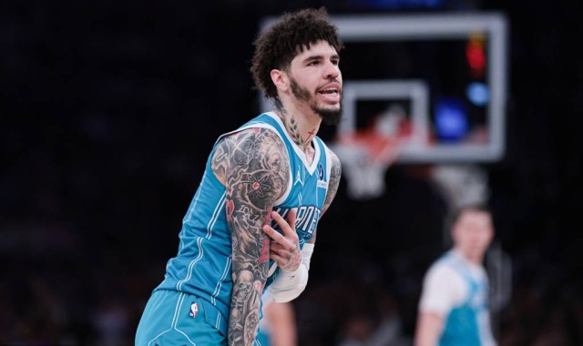 三球19+7克努佩尔14+6+5 黄蜂击败尼克斯